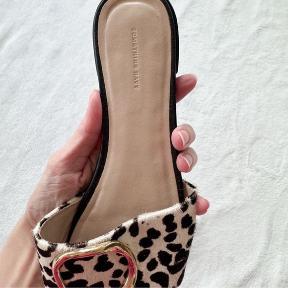 Something Navy Leopard Print Slide Sandals Gold Buckle Pointed Toe Mules Size 8 - Picture 8 of 8